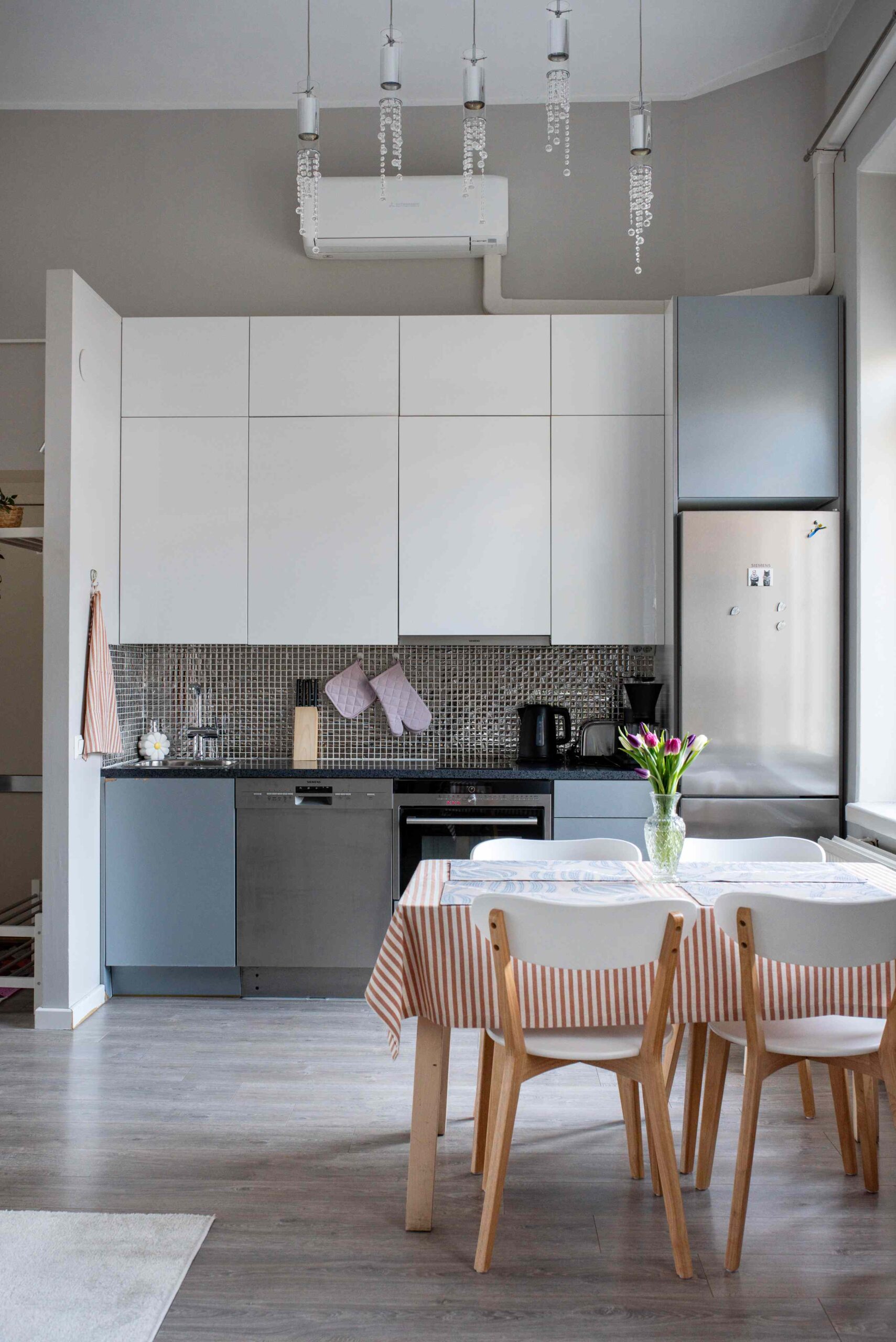 Cozy living room and modern private kitchen in 1-5 person en-suite apartment in central Helsinki